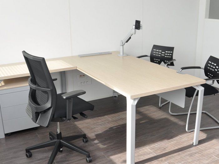 Bureau chargé de clientèle : mobilier HAWORTH Bureau chargé de clientèle : mobilier HAWORTH